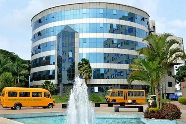 Featured image showing the best engineering colleges in Bangalore with skyline, engineering icons, and text highlighting rankings, placements, and courses.. Dayananda Sagar College of Engineering campus buildings in Bengaluru.