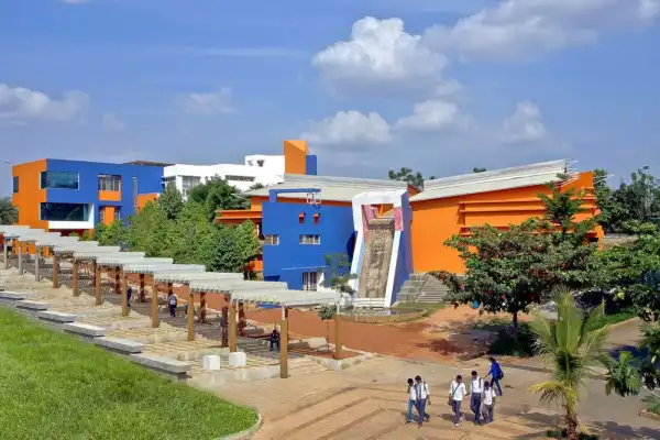 Acharya Institute of Technology campus in Bengaluru with modern infrastructure and engineering facilities