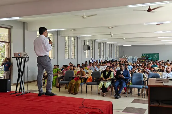 A session by Ajay Zener at Velammal Bodhi Campus Puducherry on IPMAT and CLAT examinations.
